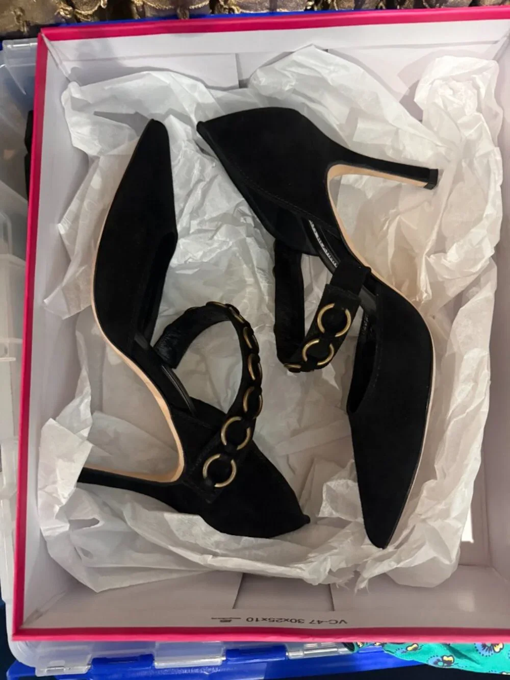 Beautiful Manolo Blahnik Heels in Black Suede - Picture 8 of 12